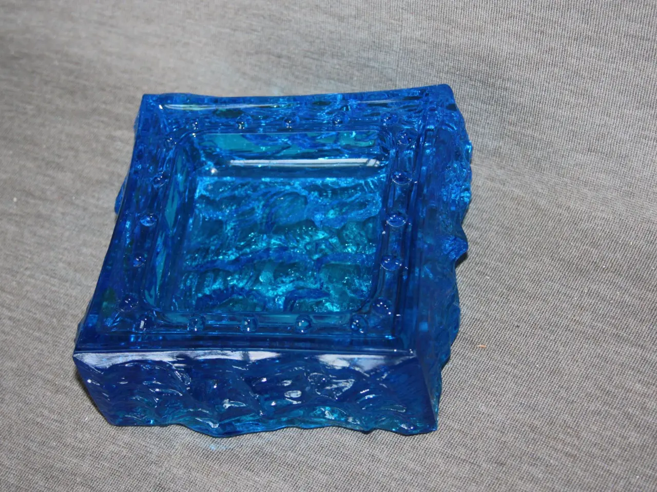 Billede 2 - Tung glasskål i blå glas vægt 2 kg 15 cm x 15 cm