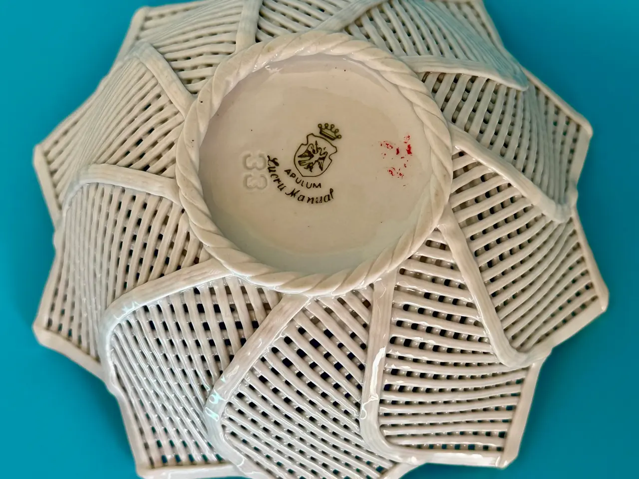 Billede 11 - To vintage vaser håndlavede af flettet porcelæn