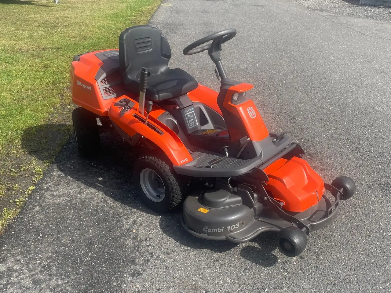 Billede 3 - Husqvarna R216T Awd 103cm