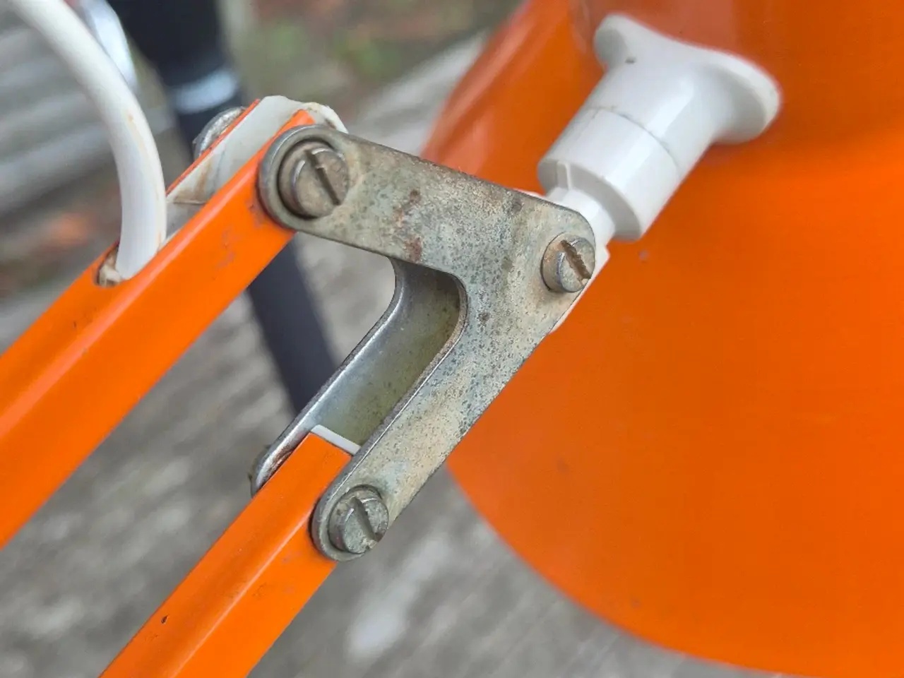 Billede 7 - Rustik og solid orange arkitektlampe