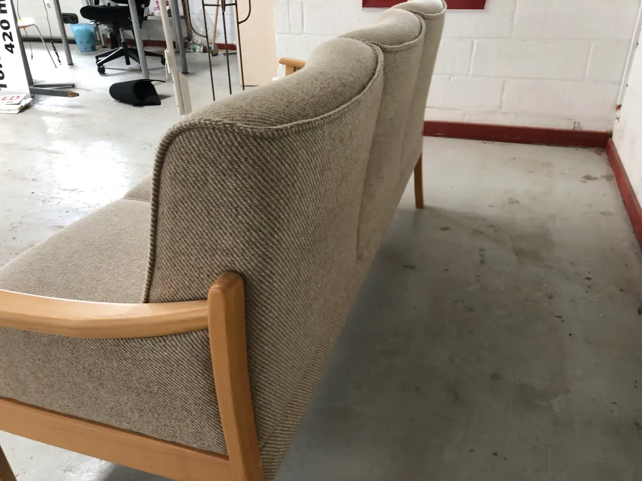Billede 2 - Sofa uld med bøg klarlakeret