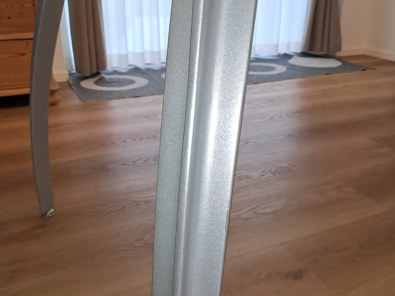 Billede 3 - SE HER ! - glas spisebord med 6 polstrede stole!