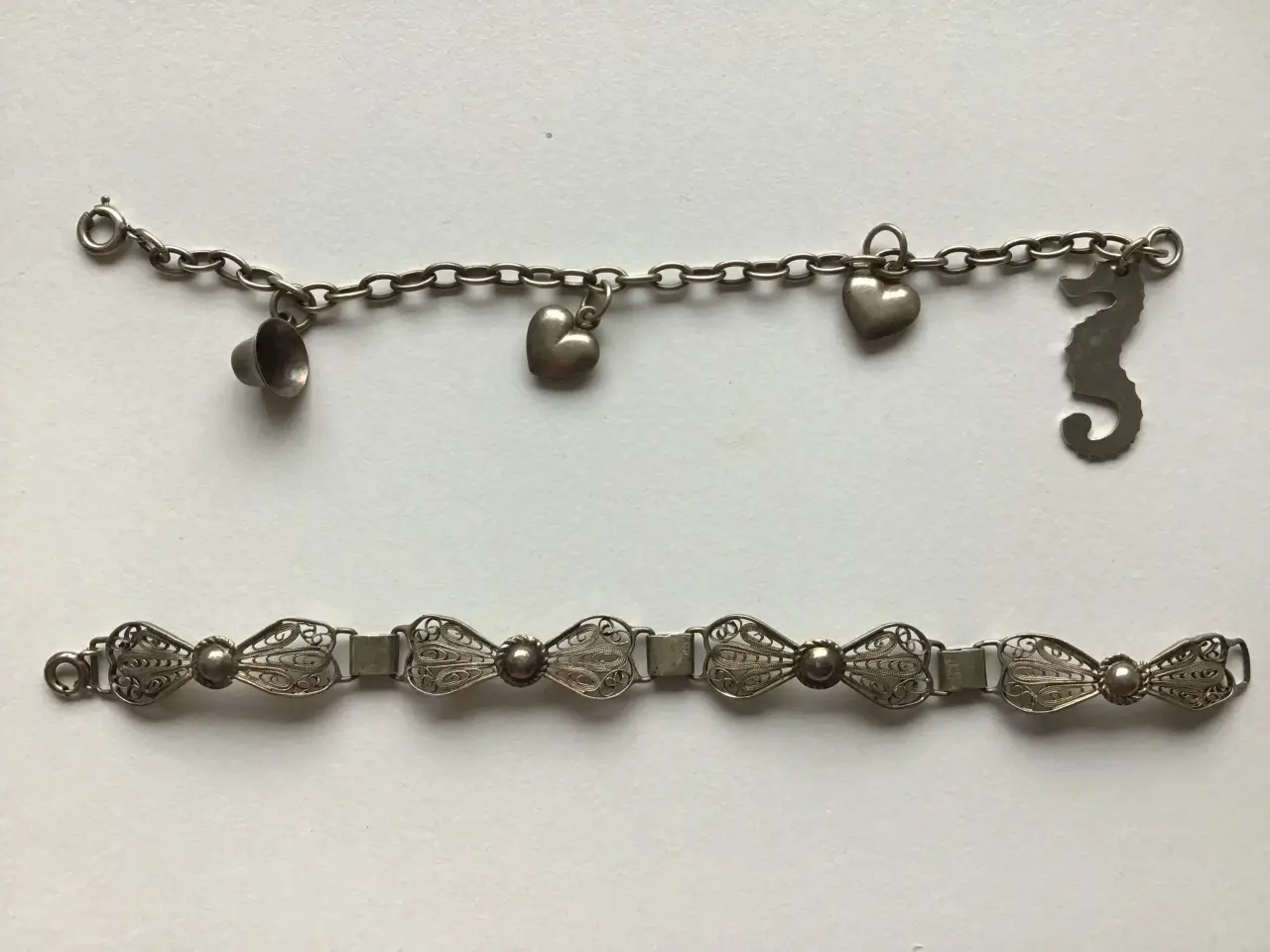 Billede 1 - Gl. Vintage Børnearmbånd med charms.