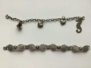 Gl. Vintage Børnearmbånd med charms.