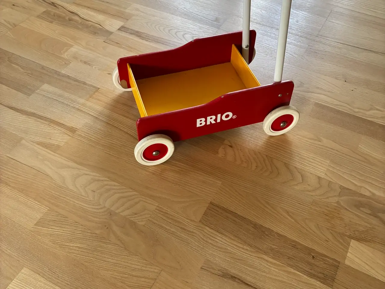 Billede 1 - BRIO gåvogn i træ i rød og gul