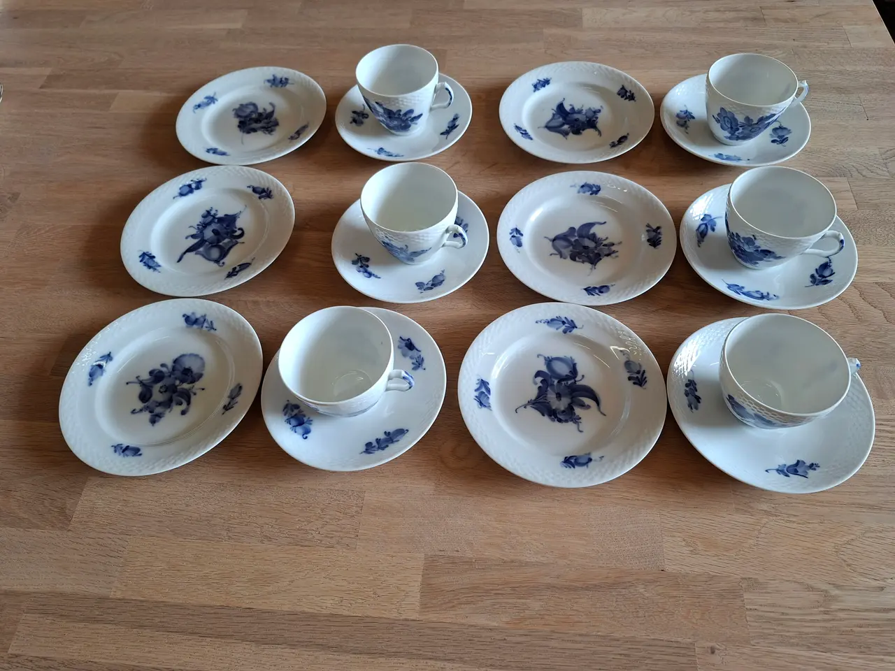 Billede 1 - 22 Royal Copenhagen Blå Blomst Flettet kaffestel