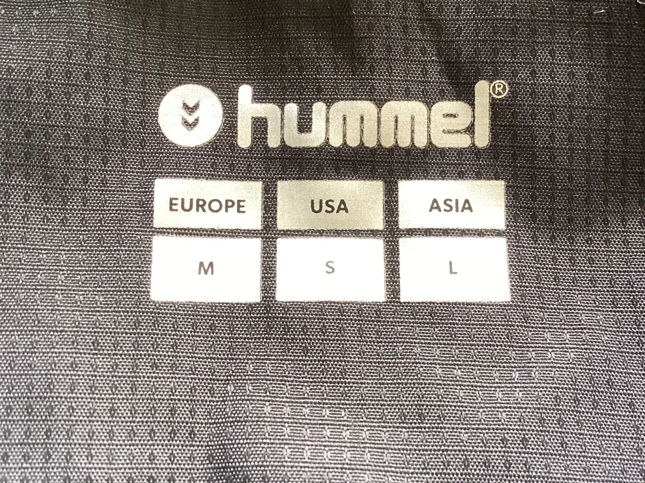 Billede 3 - Hummel trænings-regnjakke