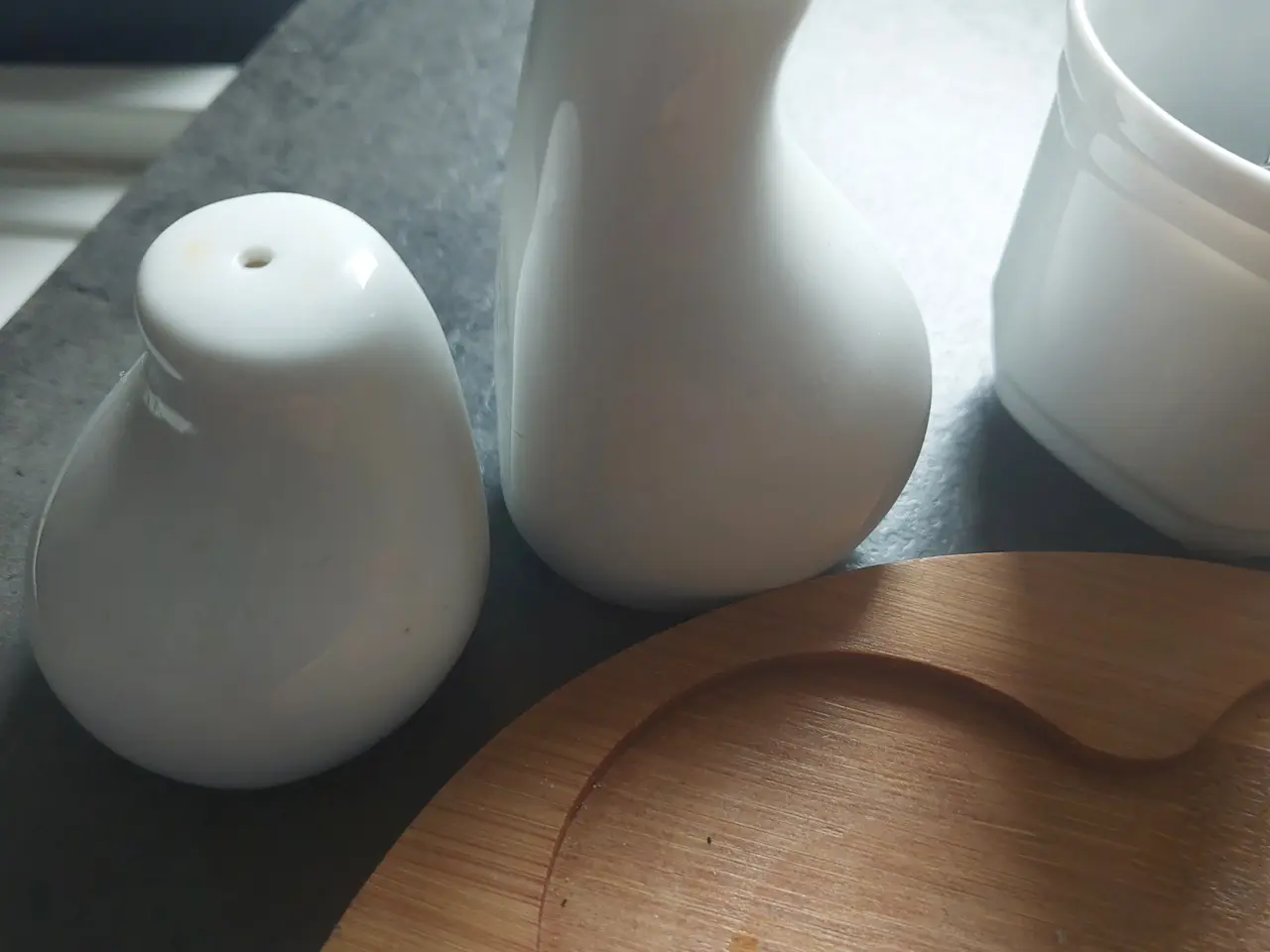 Billede 8 - sæt salt- og peberbøsser i hvid porcelæn