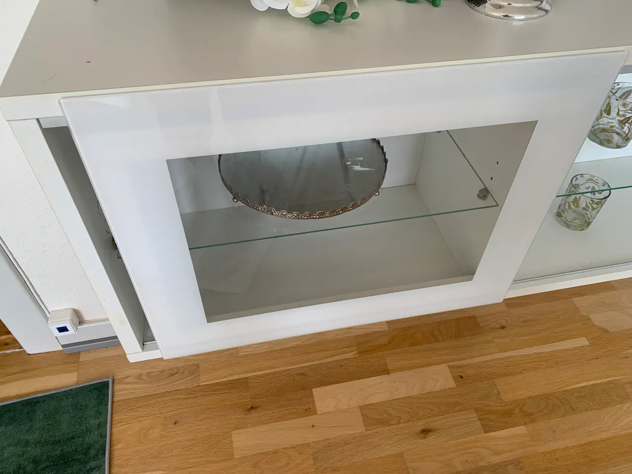 Billede 1 - Moderne skænk med frostet glas to låger
