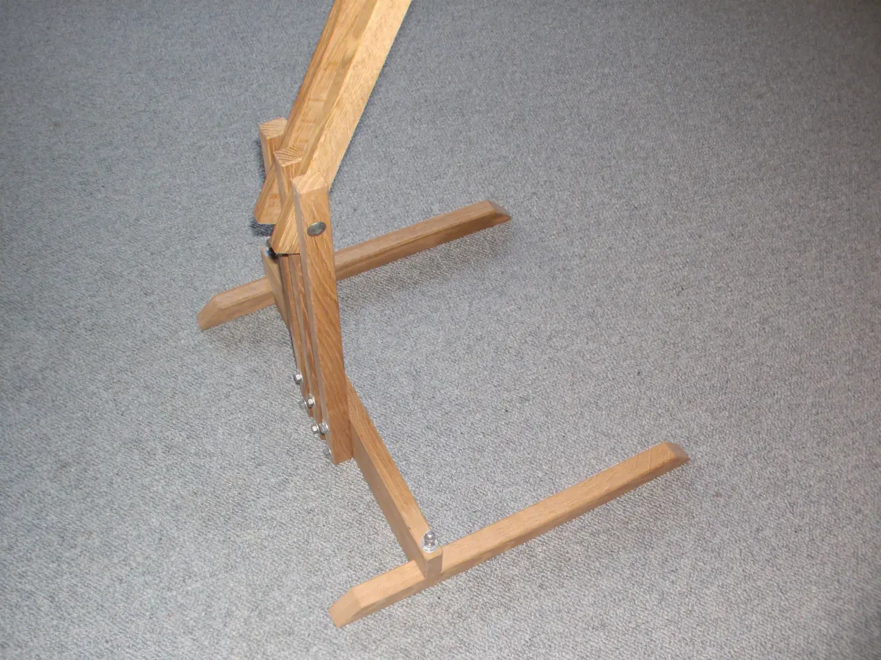 Billede 9 - BRODERI STATIV i egetræ.