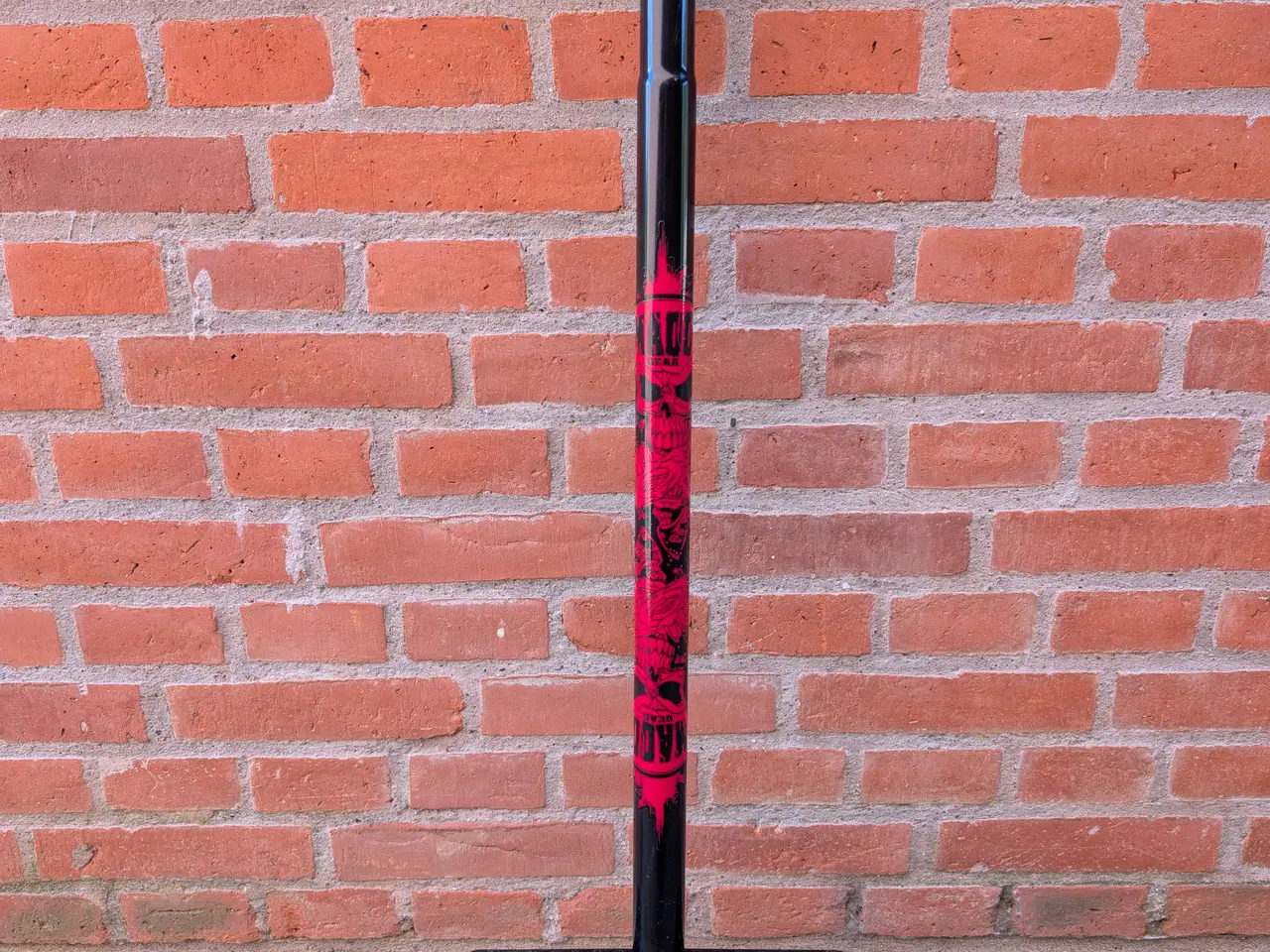 Billede 2 - Pogo stick/kængurustylte til børn sort/rød