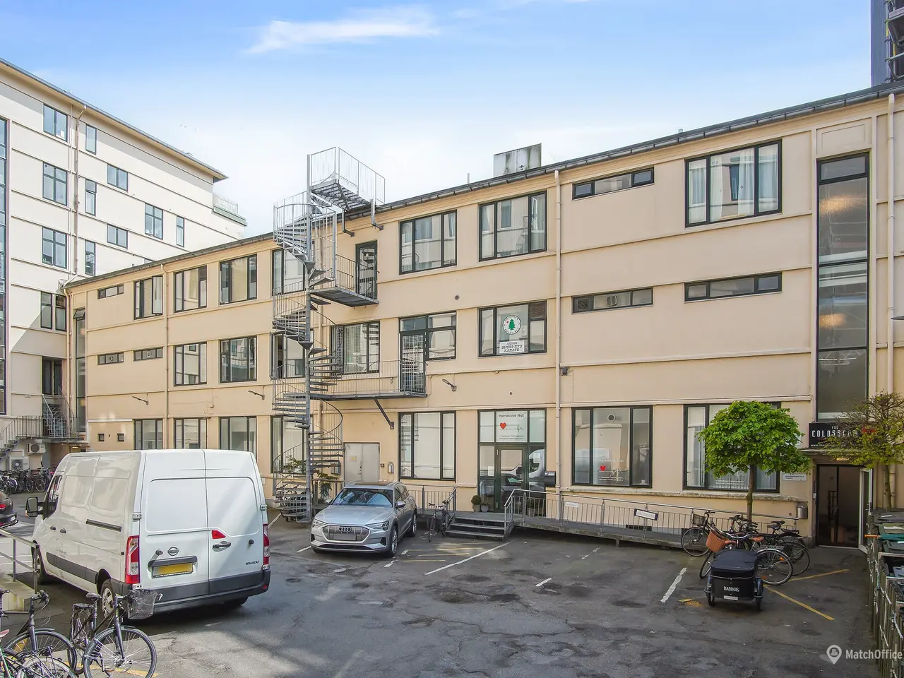 Billede 8 - God beliggenhed i baggård til Banegårdspladsen