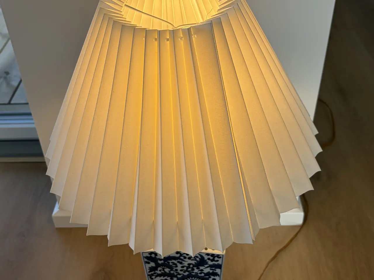 Billede 5 - Flot bordlampe i malet keramik 