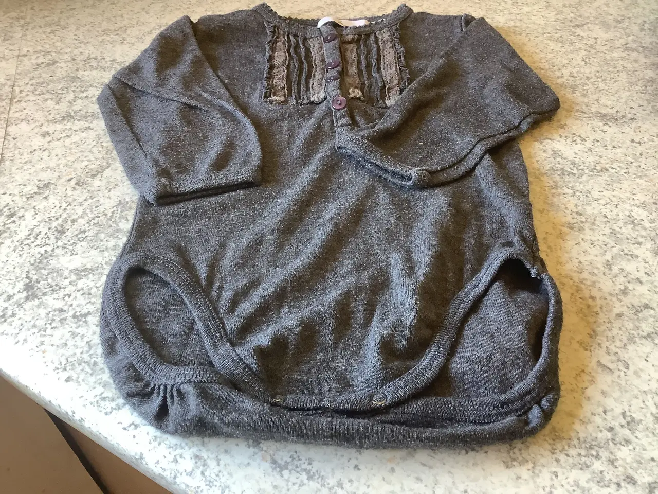 Billede 3 - Som ny Åhlens body str. 74/80 pige