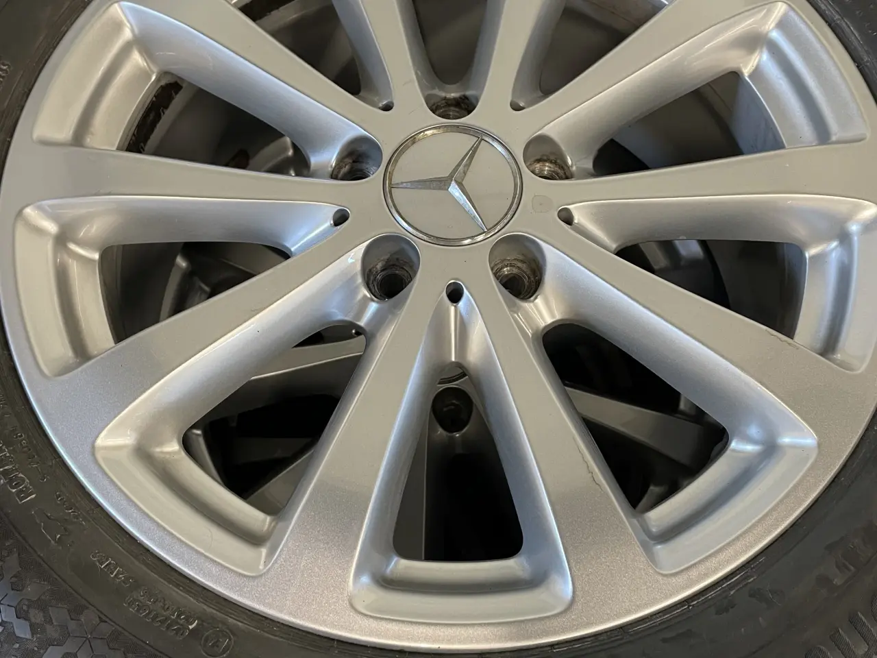 Billede 1 - Vinterdæk på originale Merceds alufælge.