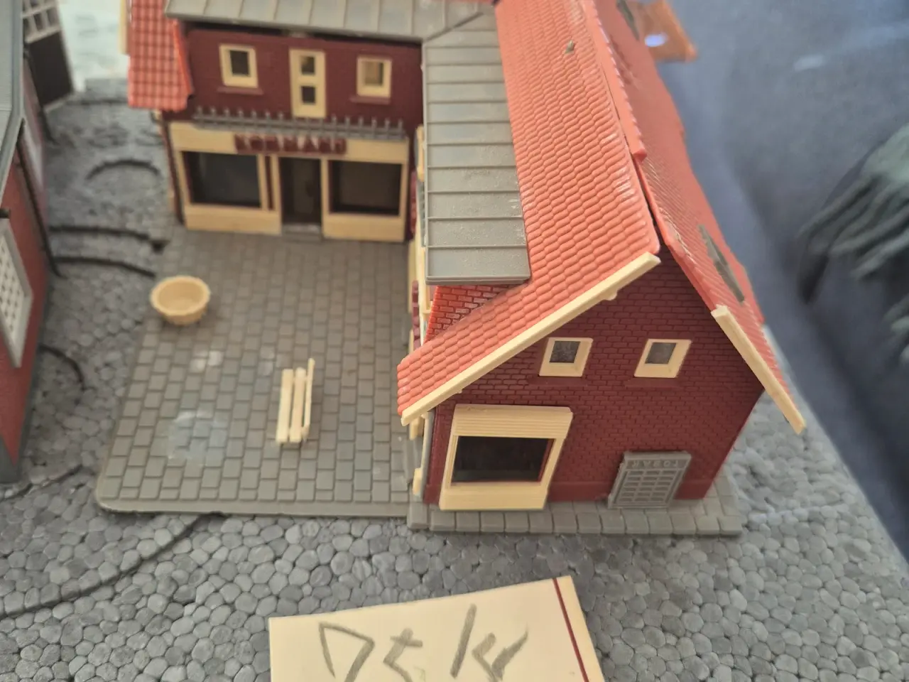 Billede 12 - Forskellige modelhuse og 1 lokomotiv