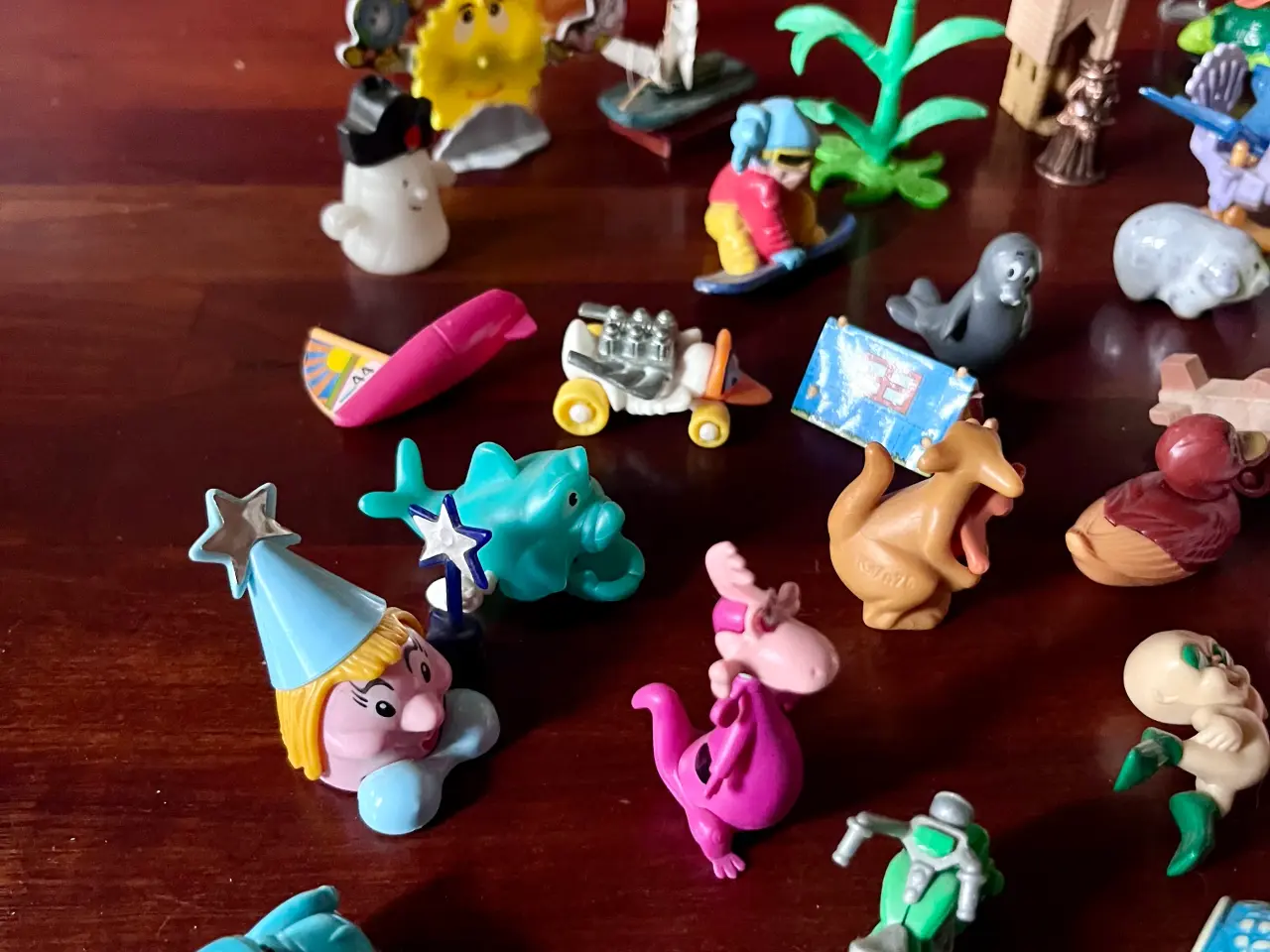 Billede 10 - Små “Kinderæg” figurer.