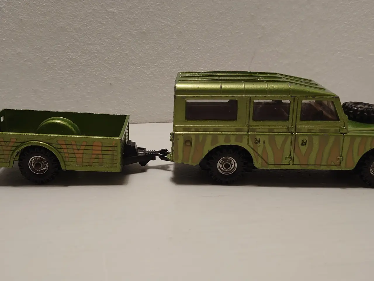 Billede 2 - Corgi WB 109 Land Rover med trailer. 1:36