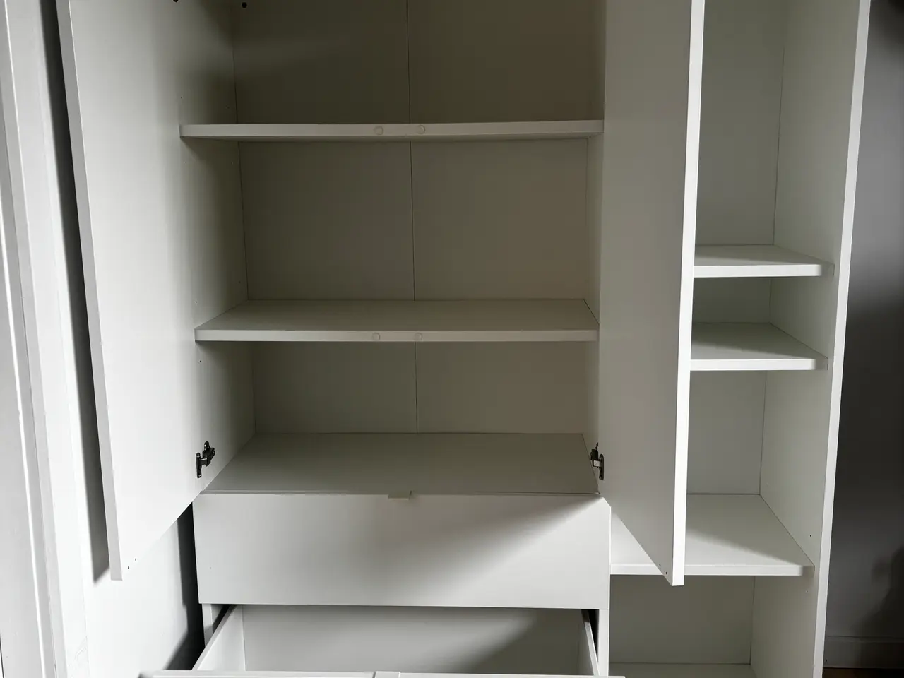 Billede 4 - Ikea Vihals skab