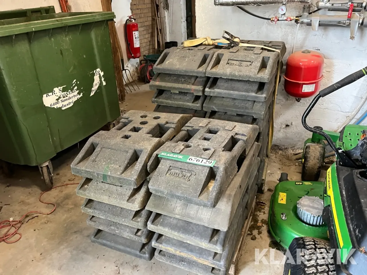 Billede 1 - Skiltefødder Nissen K1 og Müba 26 styk assorteret