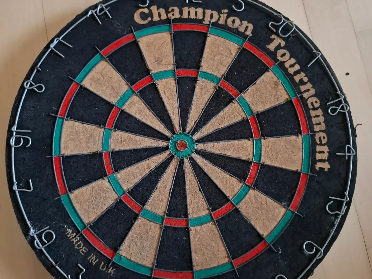 Billede 1 - Dartskive med historie sælges.