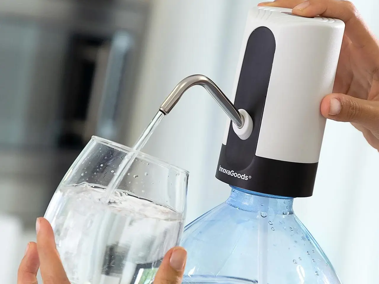 Billede 1 - Automatisk genopfyldelig vanddispenser - hvid/sort