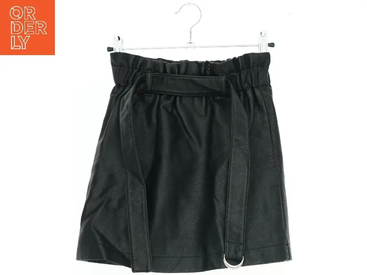 Billede 1 - Sort nederdel i læderlook fra River island (str. 140)