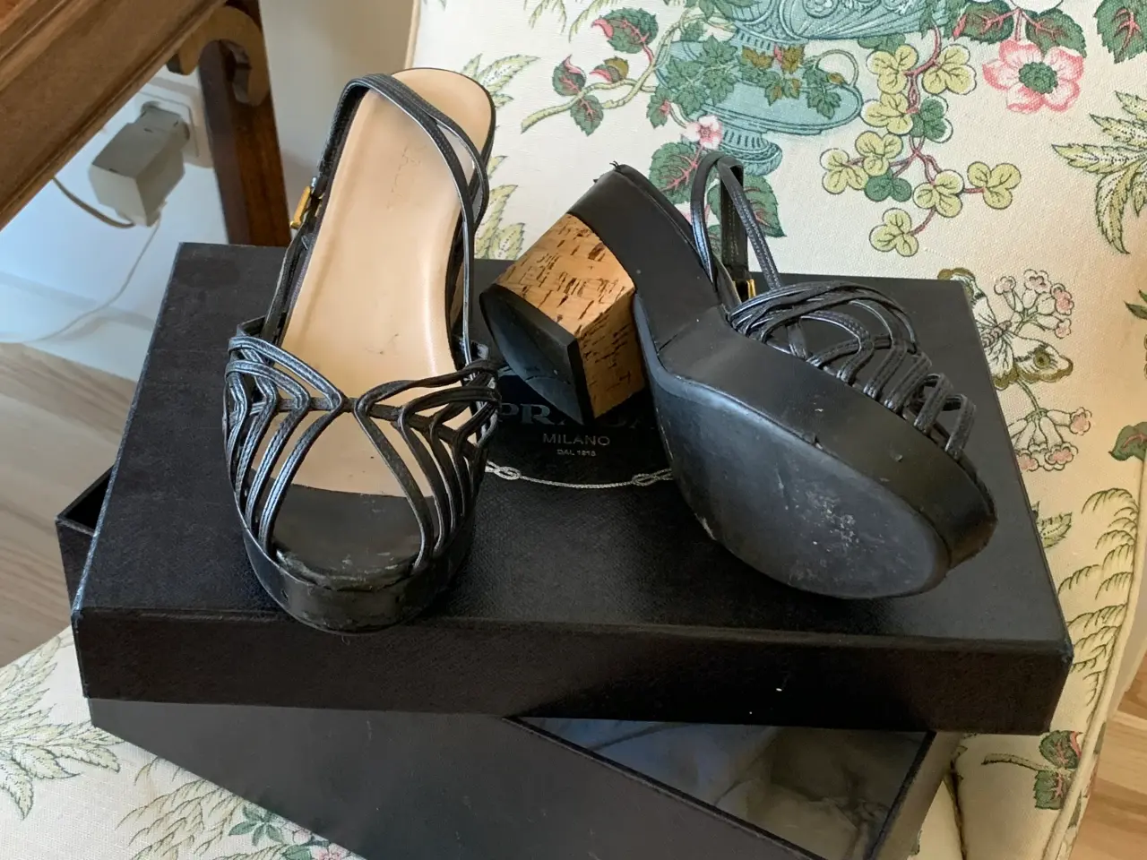 Billede 3 - Prada sandaler i læder.