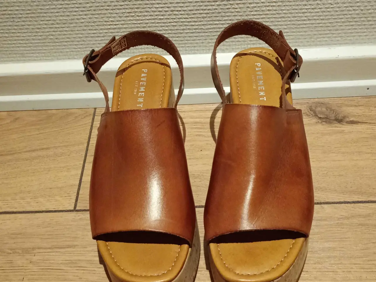 Billede 1 - Flotte damesandaler, PAVEMENT, str. 40. Som nye.