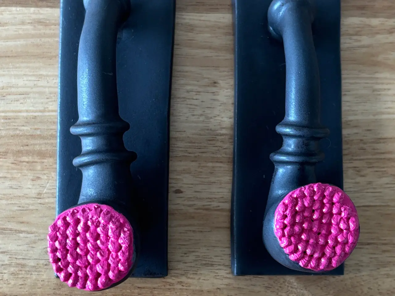Billede 9 - Lakrids pibe med pink top håndlavet i keramik.