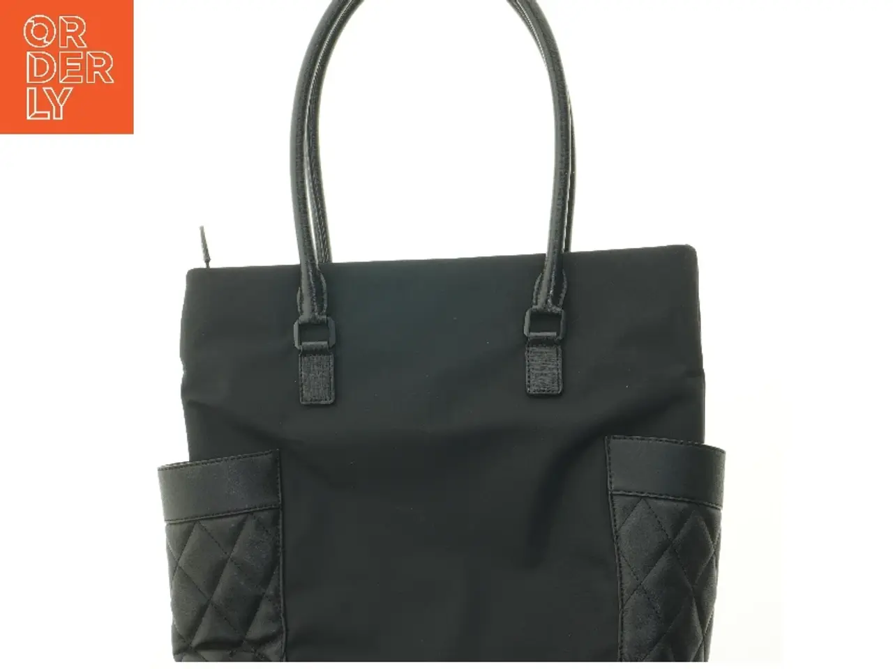 Billede 4 - Sort skuldertaske fra Charles & Keith (str. 41x36 cm)