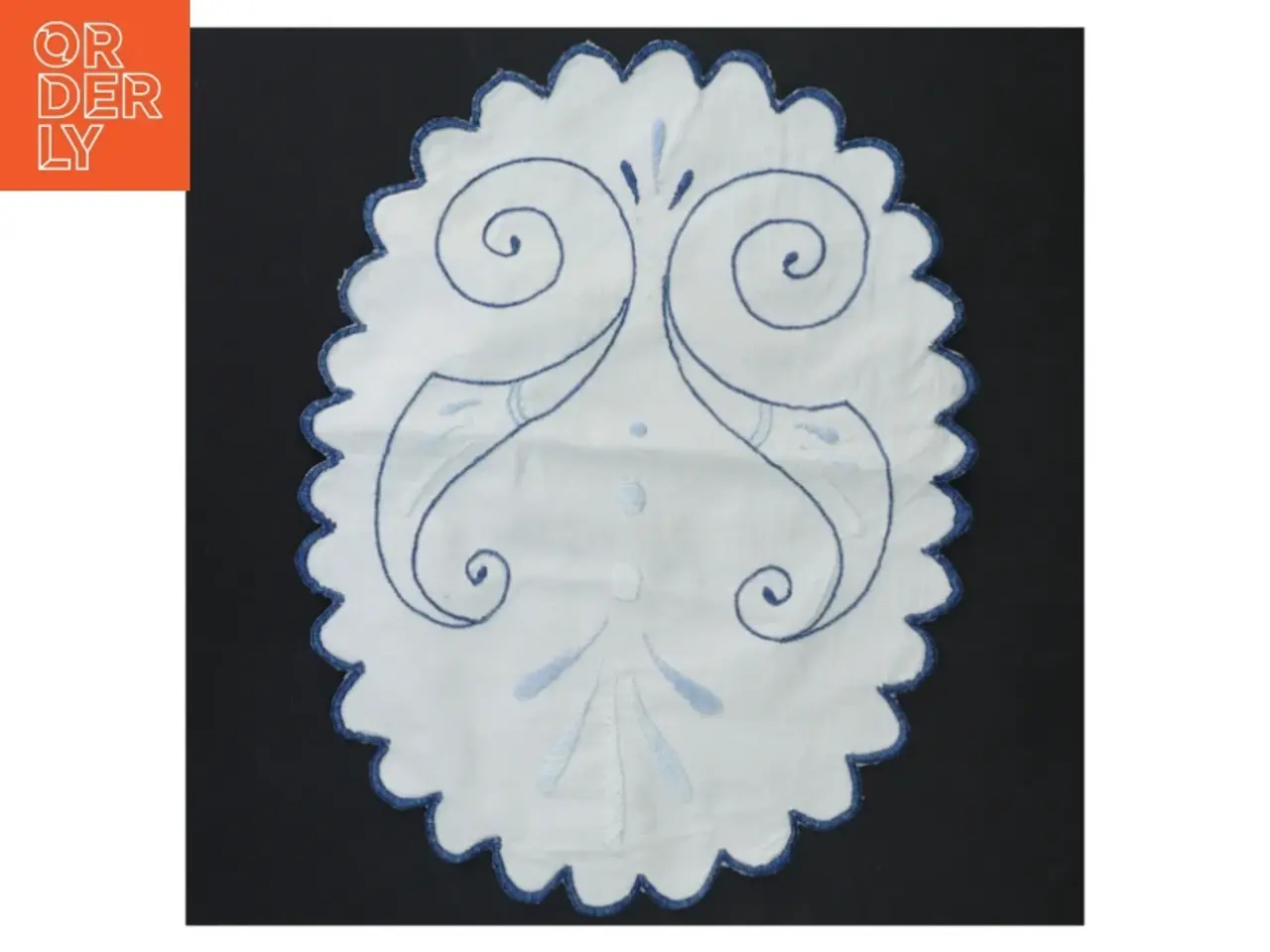 Billede 1 - Bordløber med broderi (str. 27x21 cm)