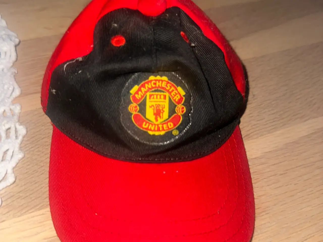 Billede 1 - United lille hat til barn 