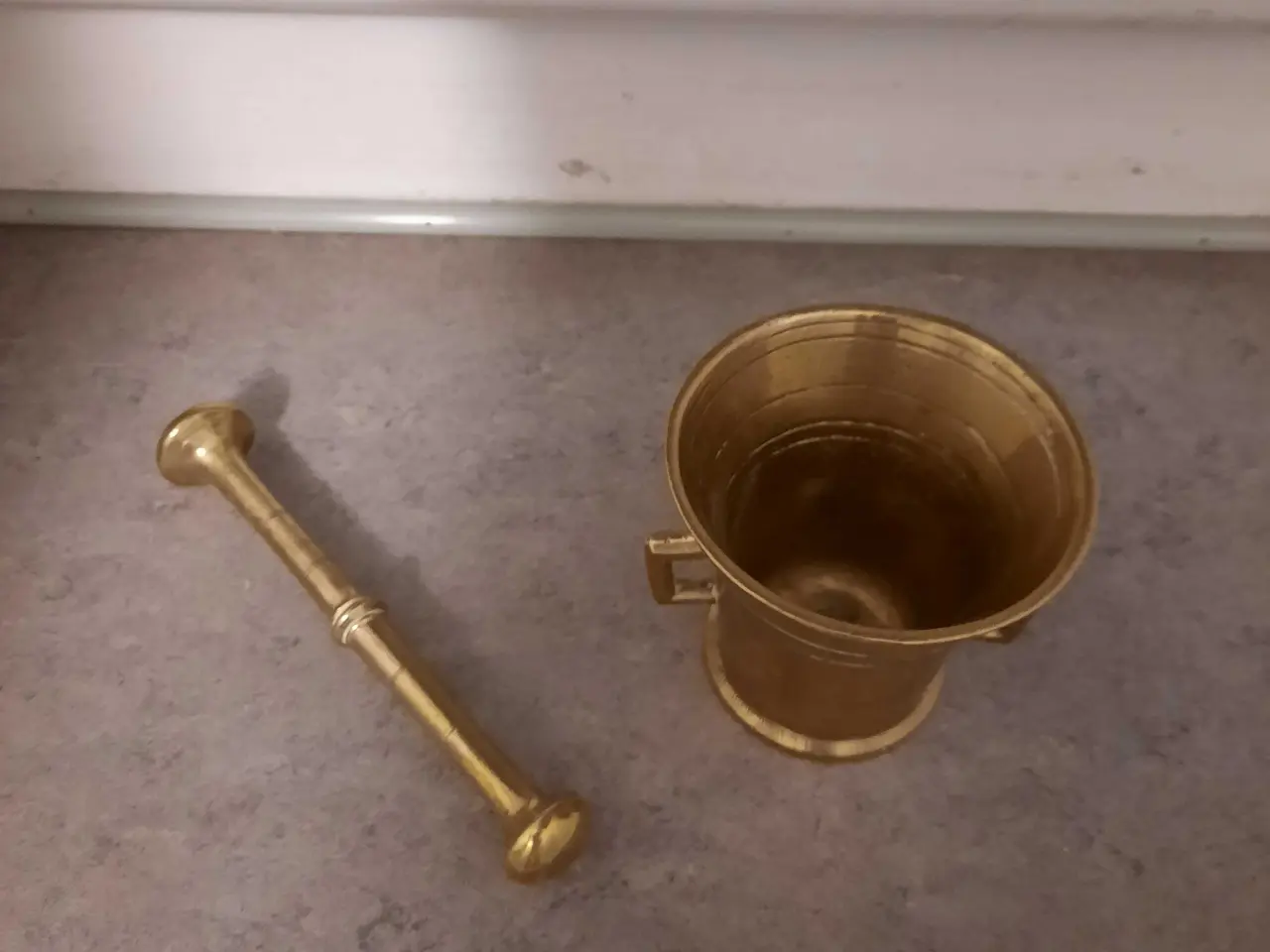 Billede 1 - Smuk gl dekorativ messing morter med pistil