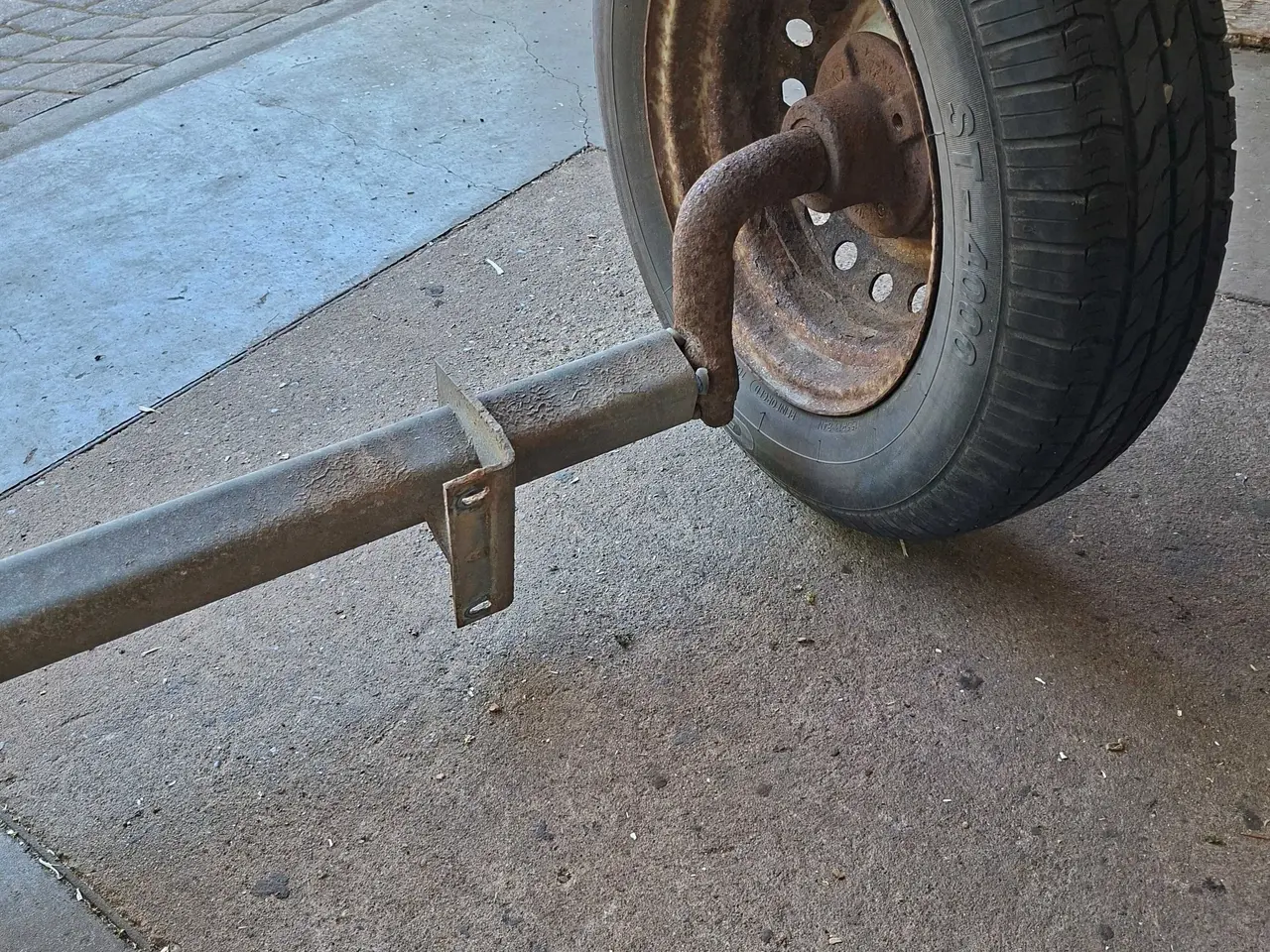 Billede 1 - Komplet aksel 750 kg.