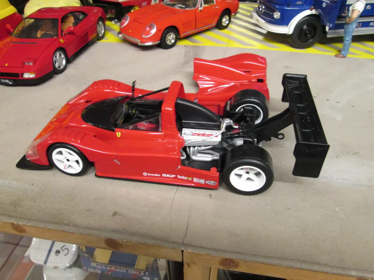 Billede 4 - Modelbil Ferrari sp333 Hotwheels 1:18