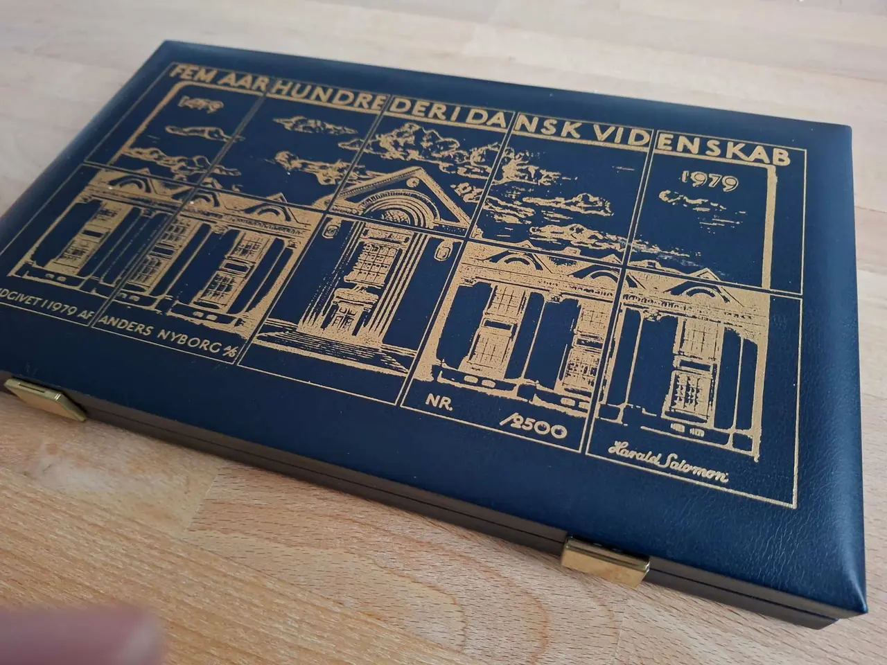 Billede 4 - Medaljesæt ”FEM AARHUNDREDER I DANSK VIDENSKAB”