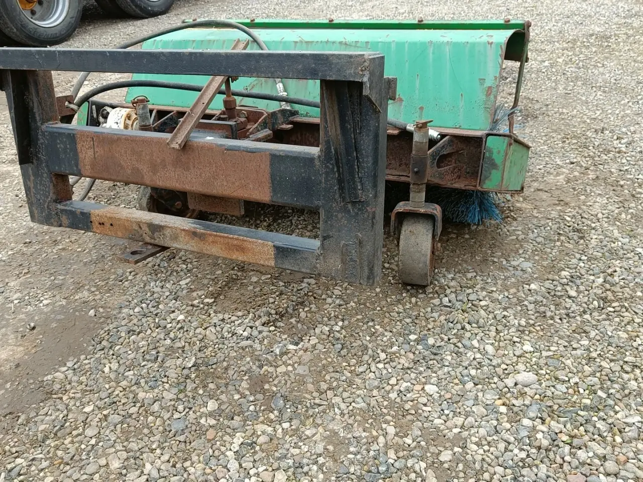 Billede 4 - - - - Kost (har siddet på en Uni-loader)