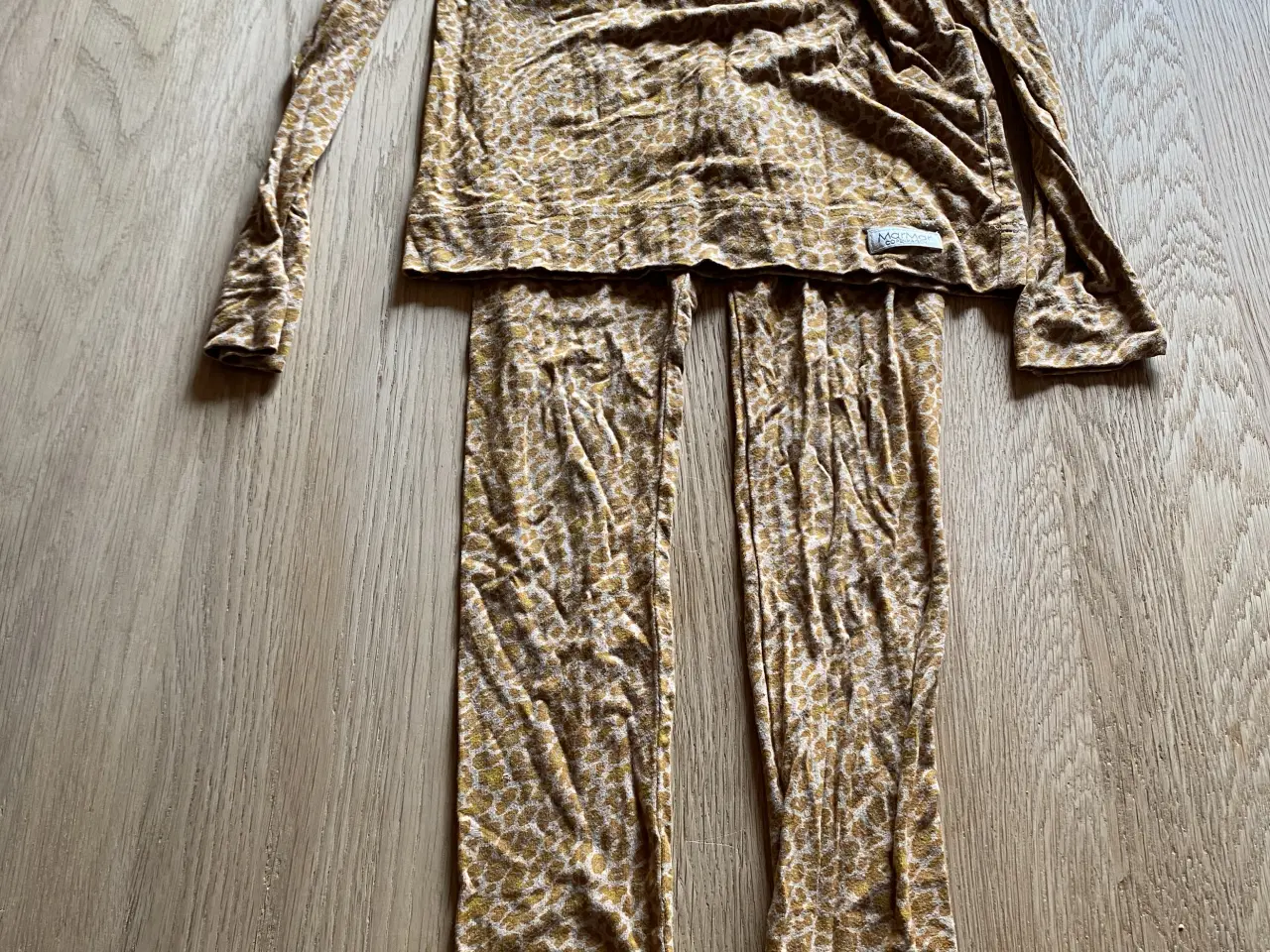 Billede 11 - Pompdelux kjole. 122/ 128. shorts mm