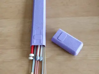 Strikkepinde og etui