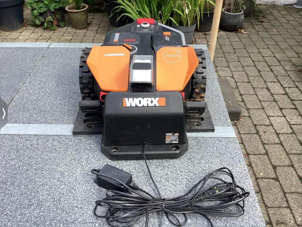 Billede 1 - Wifi styret Robot plæneklipper
