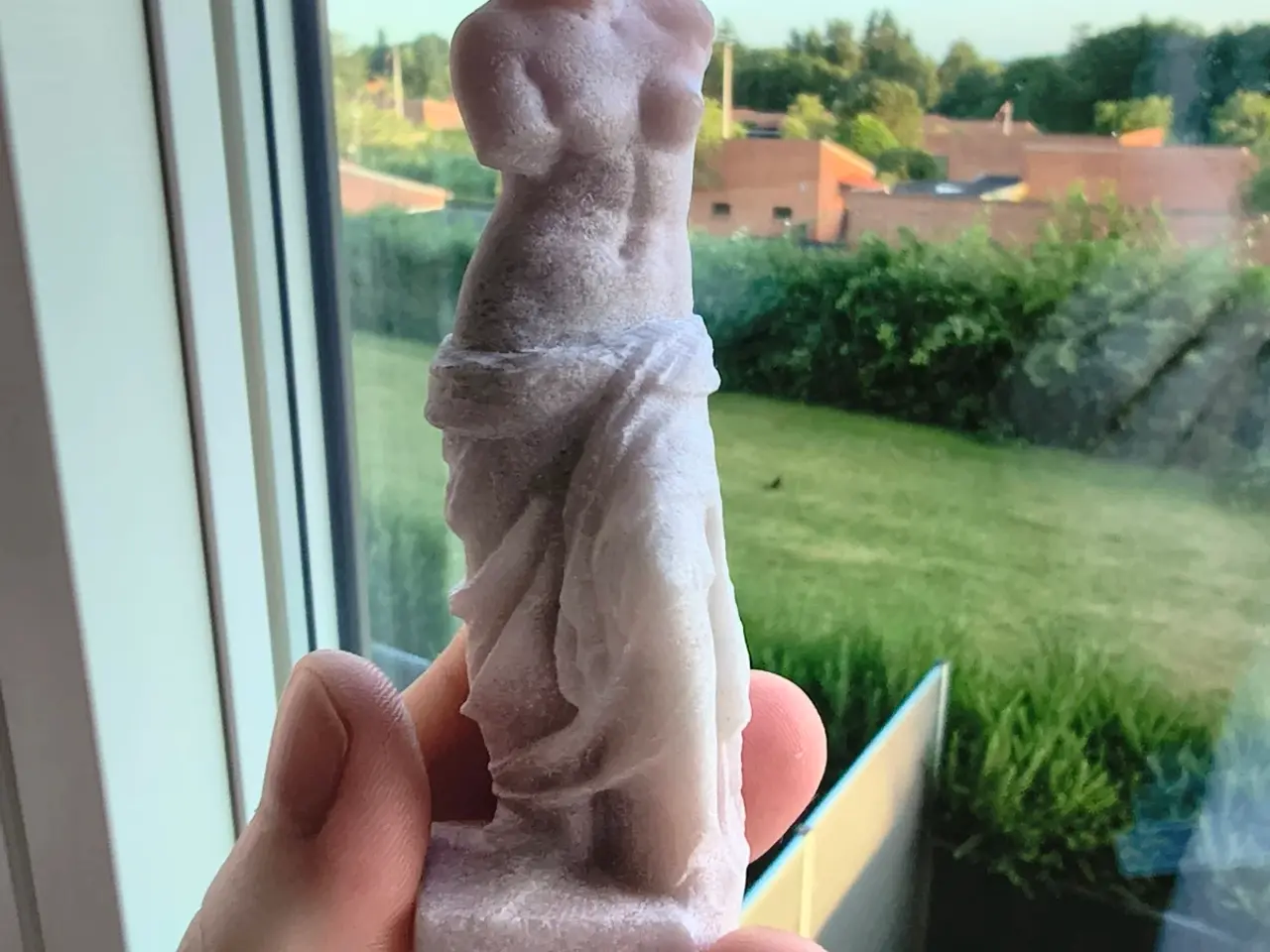 Billede 3 - Kvindefigur i pink opal