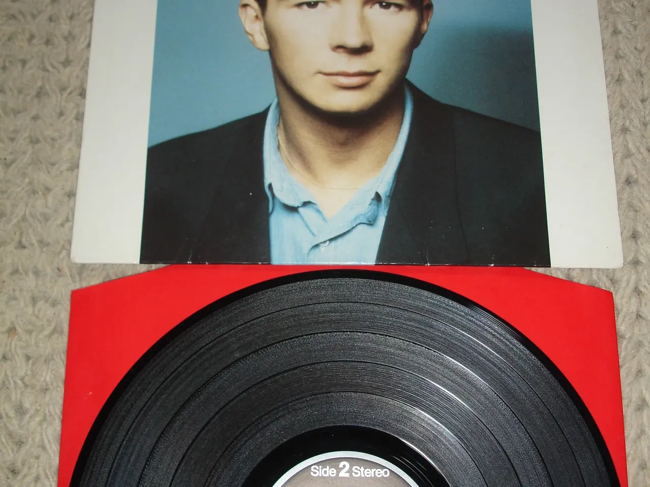 Billede 1 - (Sender gerne) Rick Astley – Hold Me In Your Arms