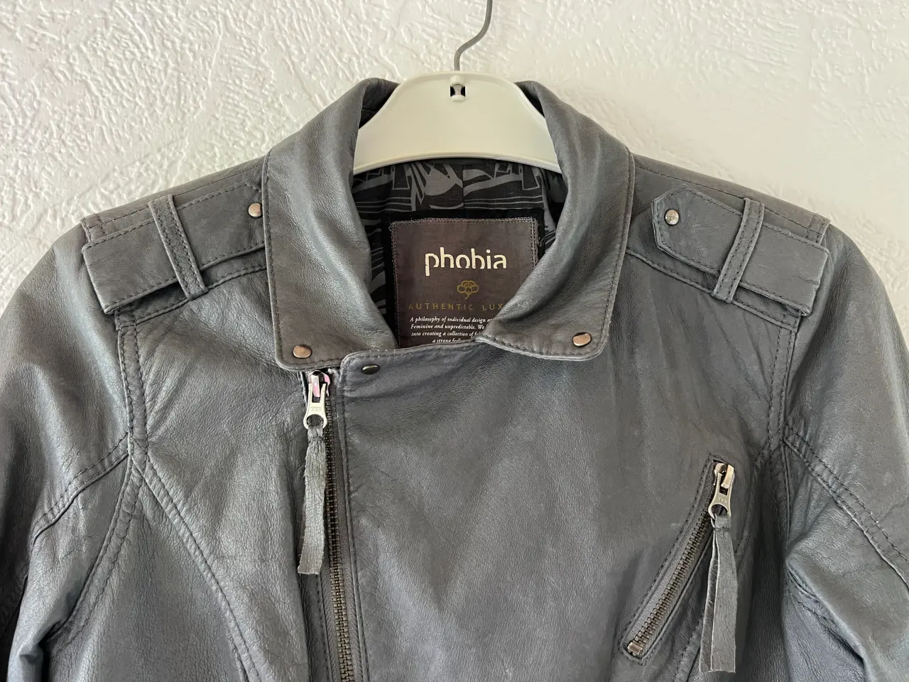 Billede 8 - Grå Skindjakke fra Phobia. (Str. 36)