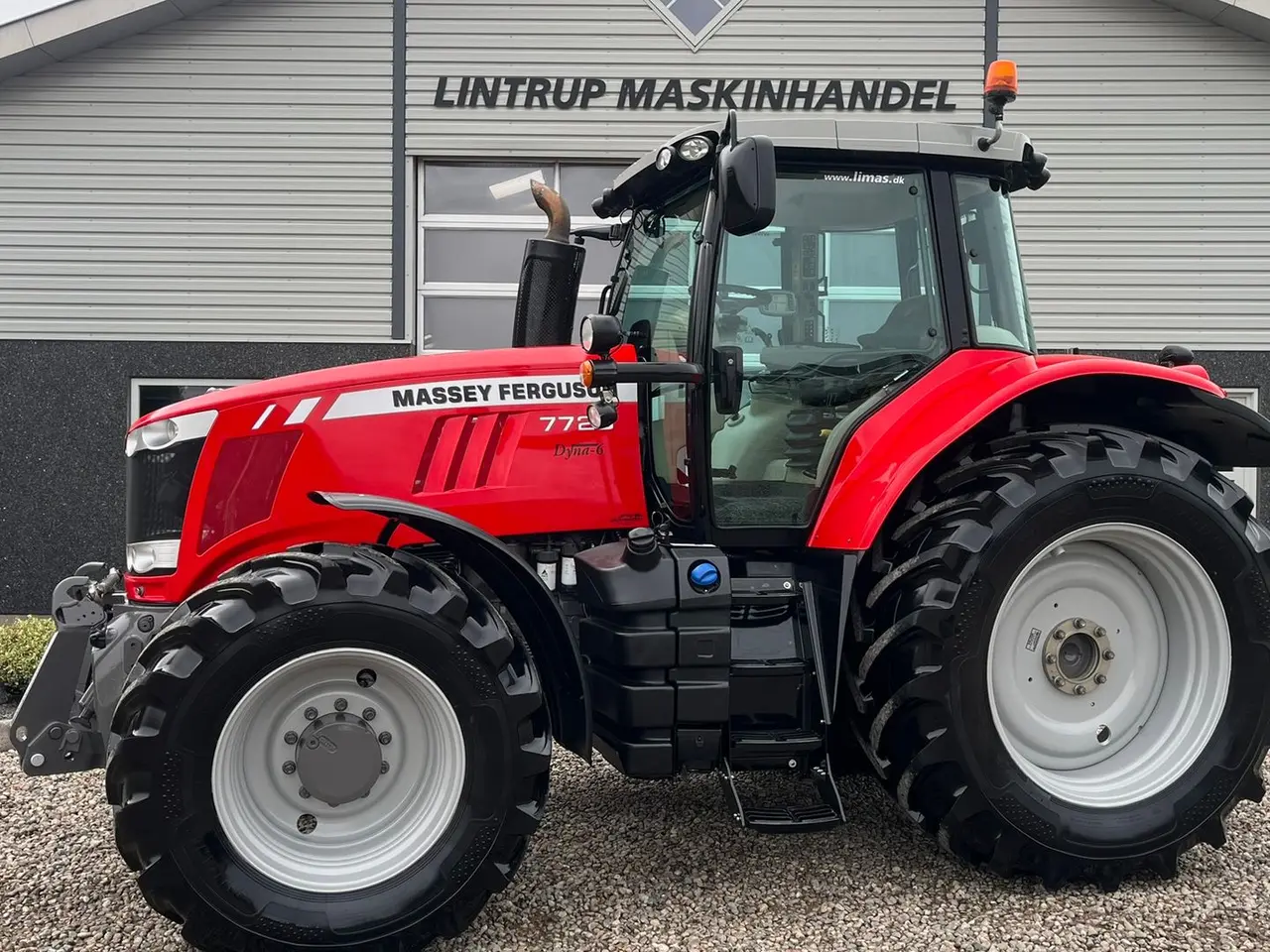 Billede 1 - Massey Ferguson 7720 Med frontlift og 4stk næsten nye dæk.