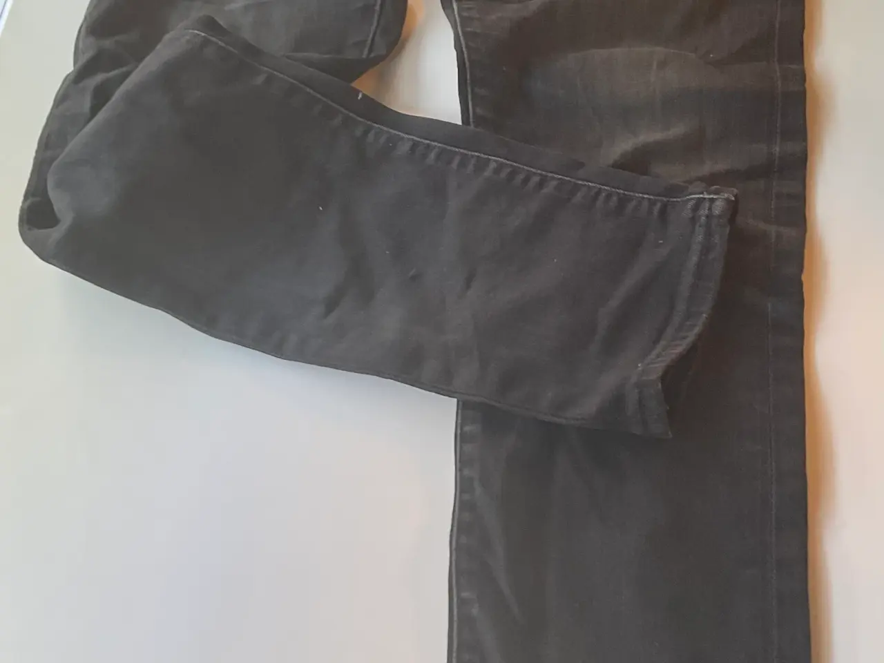 Billede 1 - Slidte sorte Levi’s