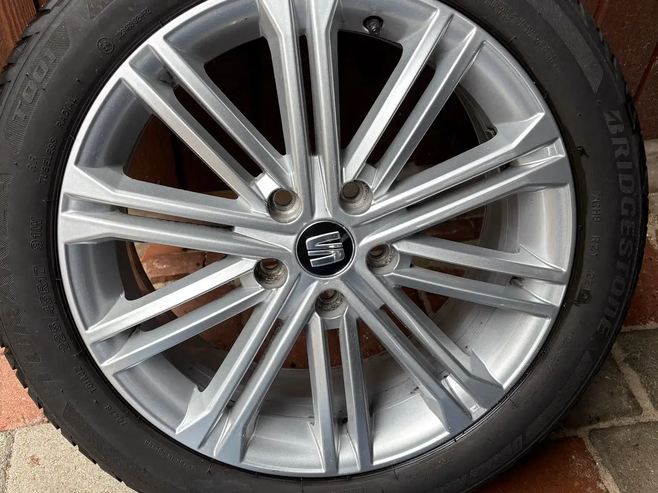 Billede 2 - 4 X Originale 17" SEAT Leon alufælge m. Bridgeston