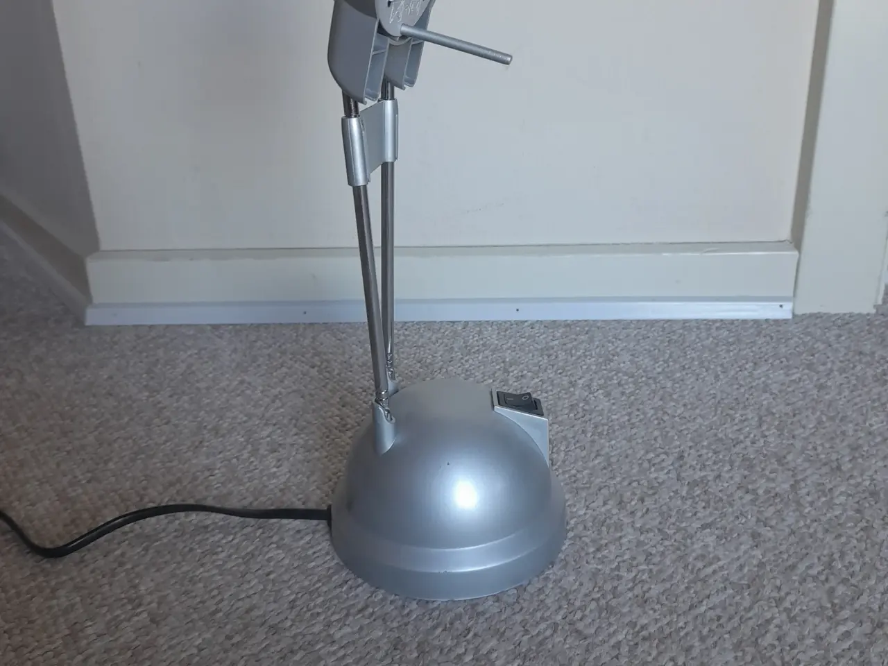 Billede 2 - Skrivebordslampe, sølvfarvet med teleskopfunktion