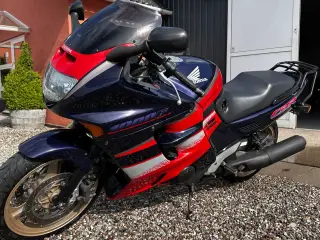 HONDA CBR 1000F.