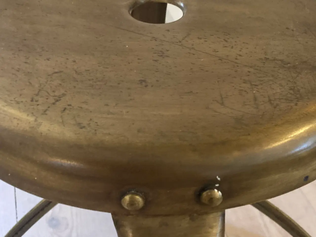 Billede 3 - Skammel/ taburet med messing finish